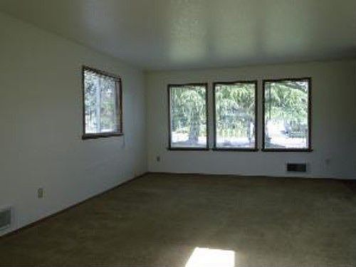 4th image of 5502 93rd Pl NE