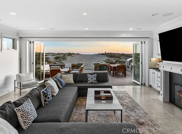 7304 W Oceanfront — Photo 7