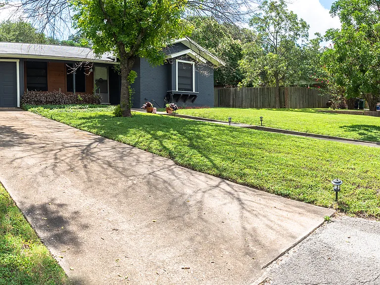 11507 Whitewing Ave — Photo 1