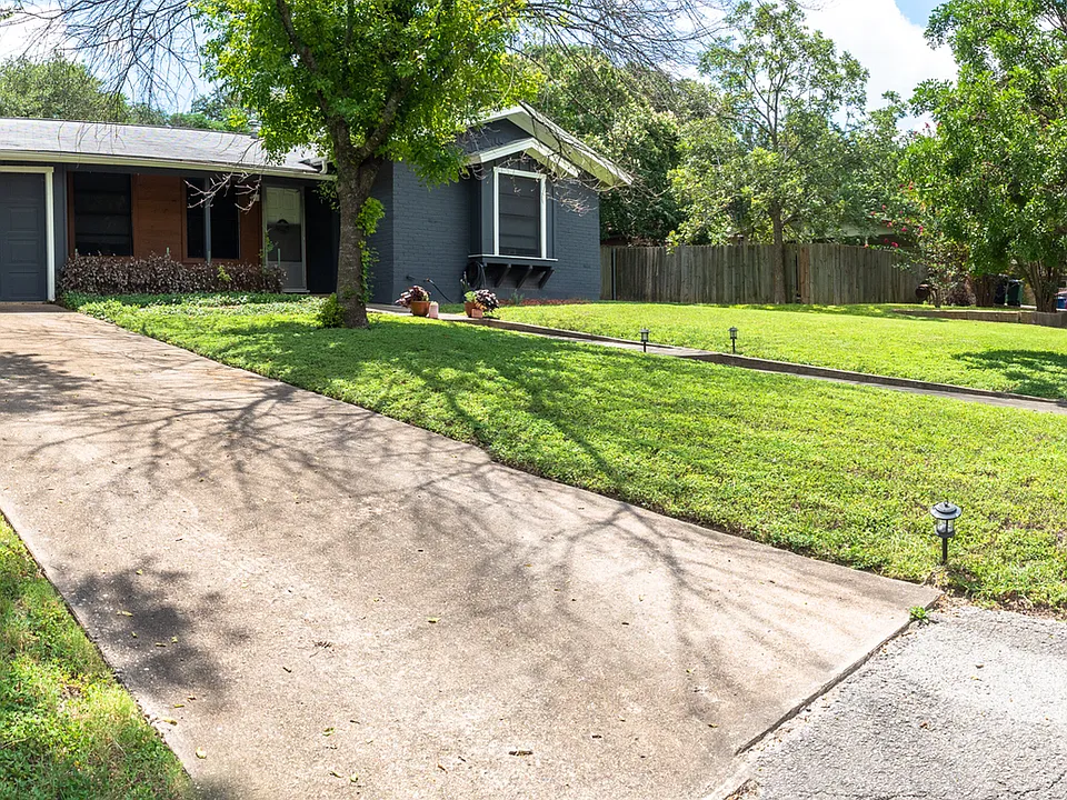 11507 Whitewing Ave