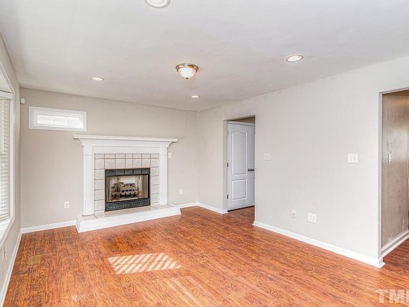 4th image of 1112 Holly Meadow Dr