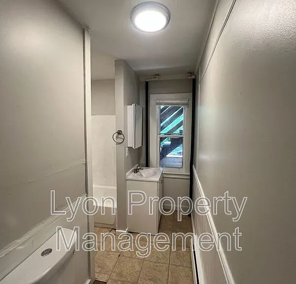 11 E Lawlor St #1 — Photo 8