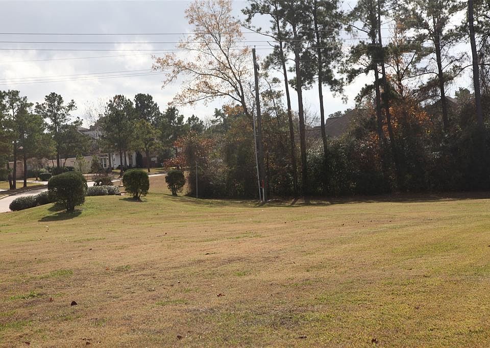 1st image of 2 Bentwood Dr