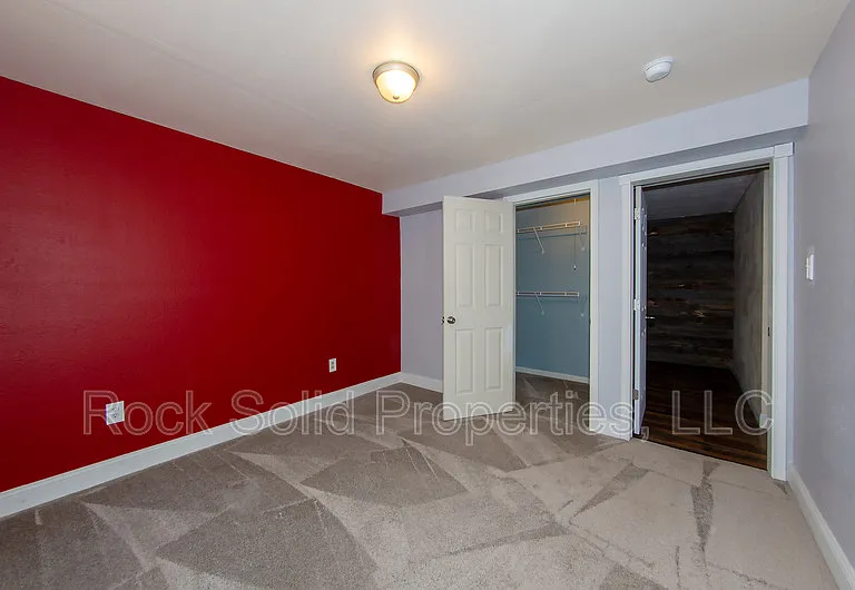 407 E 5th St — Photo 19