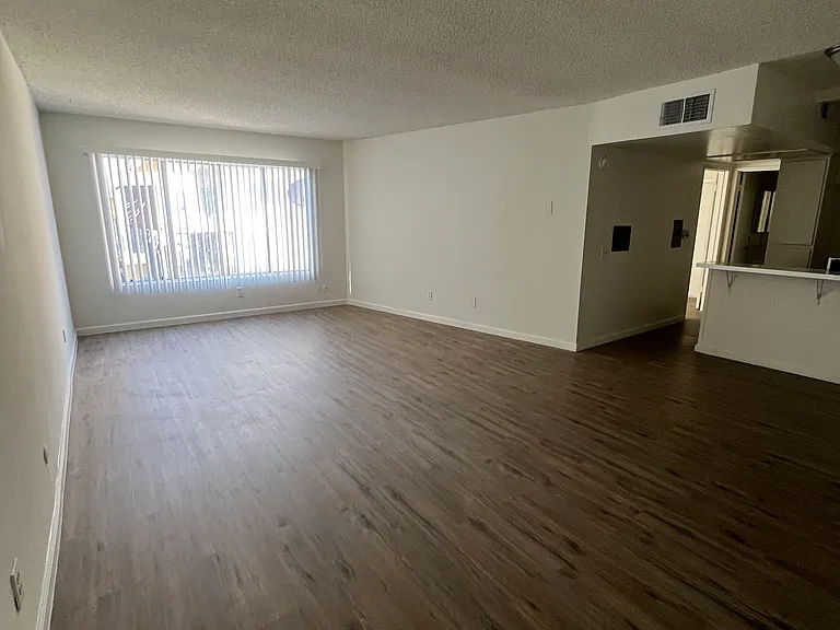Lennox Lanai Apartments — Photo 39