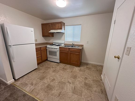 3rd image of 325 Alexander Ave #4
