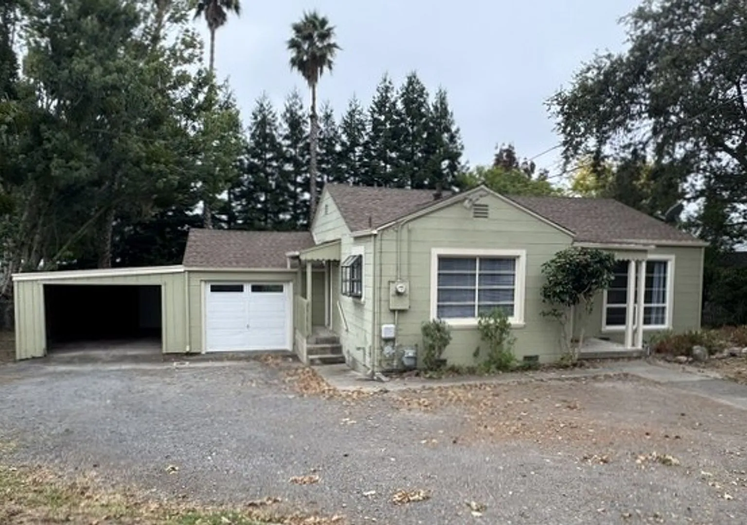 Countryside Adjacent Home with Large Fenced Yard — Photo 2