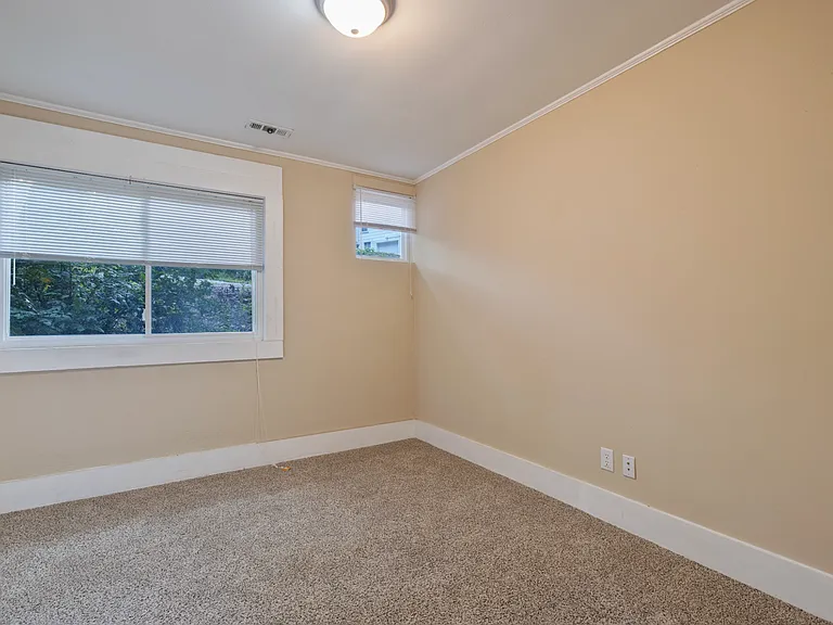 270 Riggs Dr — Photo 6