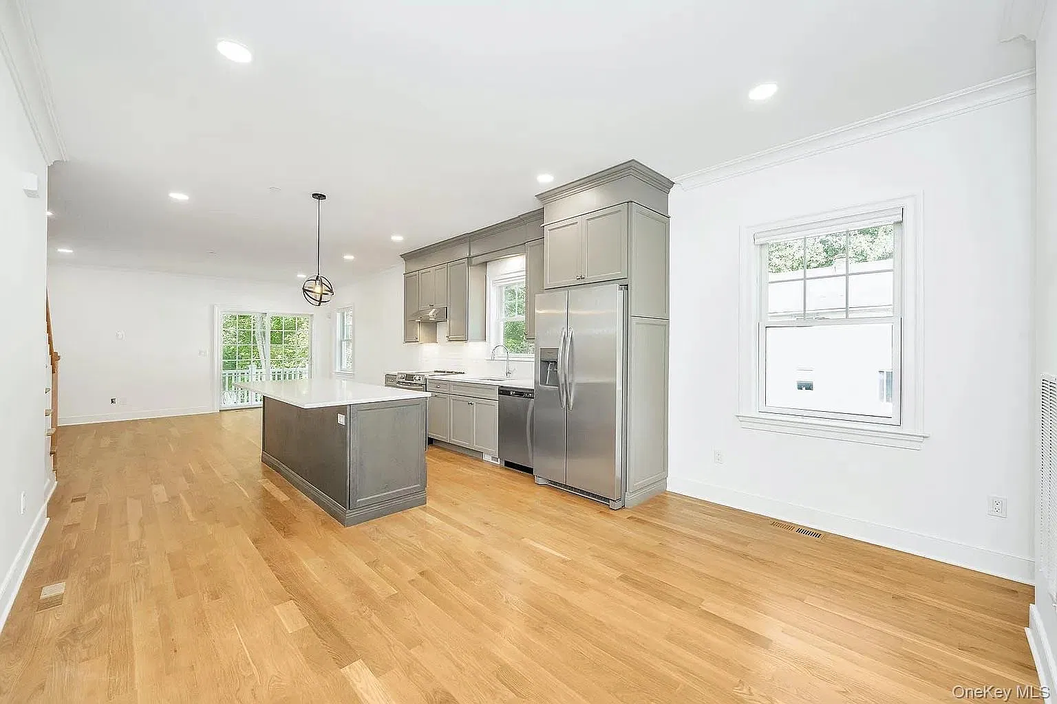 3 bed, 3.5 bath, 1800 sqft, $5,800 — Photo 3