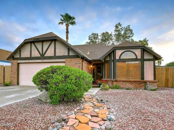 7809 N Roundstone Dr, Tucson, AZ 85741