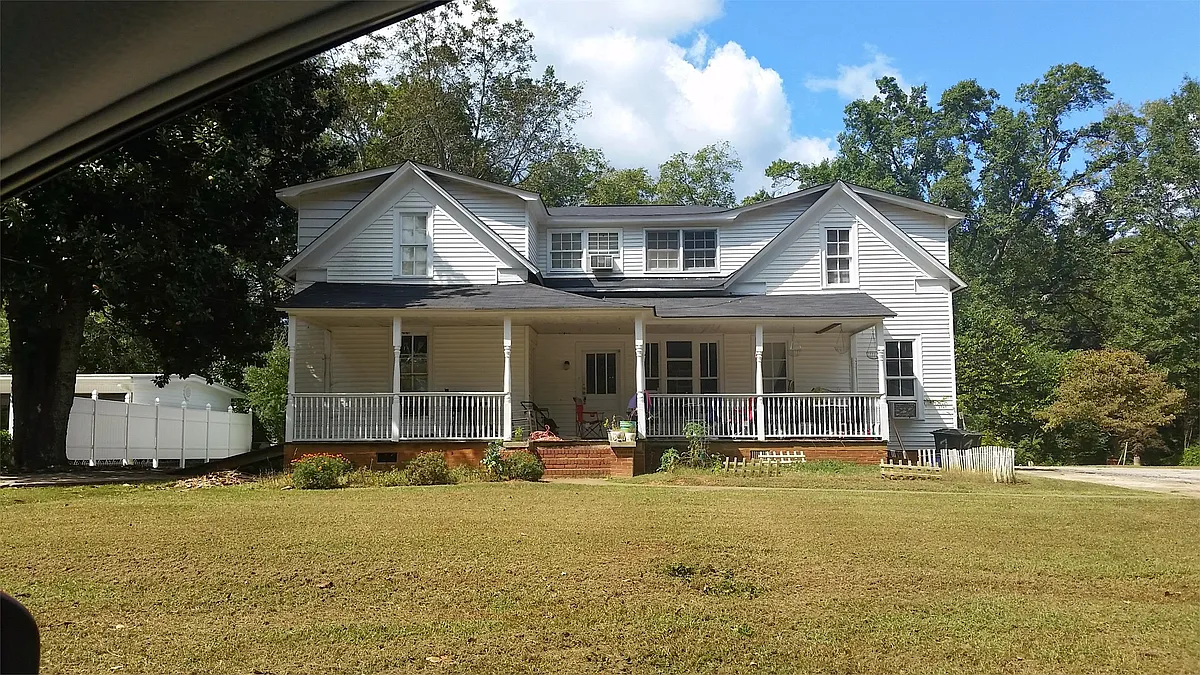 Building Photo - 627 Longview St #2