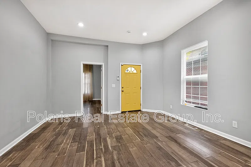 3 bed, 1.0 bath, 1196 sqft, $1,195 — Photo 4