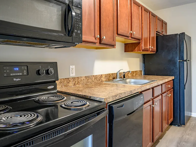 Country Manor Apartment Homes — Photo 6