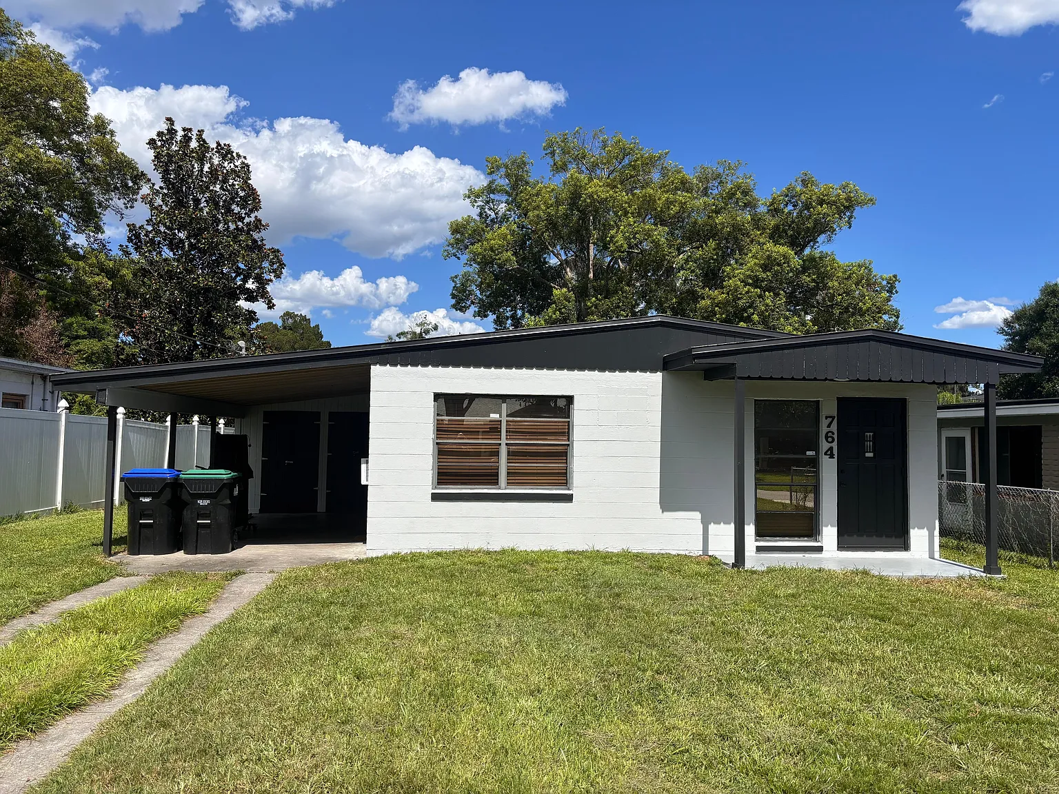 3 bed, 1080 sqft, $2,400 — Photo 1