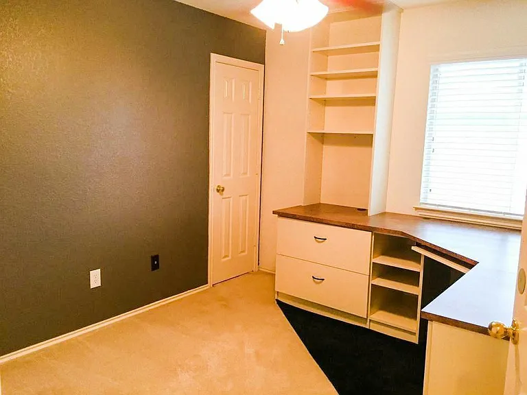 Built-in Shelves and Desk in Bedroom
