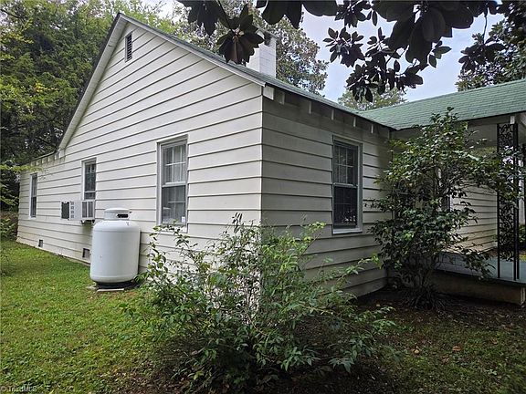 3rd image of 2601 Pershing St