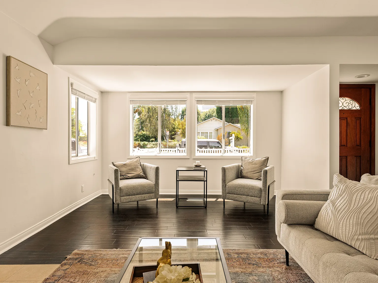 15233 Camarillo St — Photo 3
