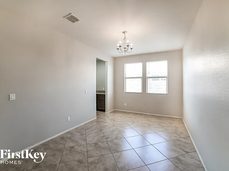 1931 W Desert Spring Way — Photo 3