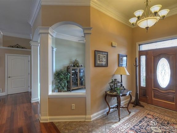 3rd image of 973 Scottsdale Ct