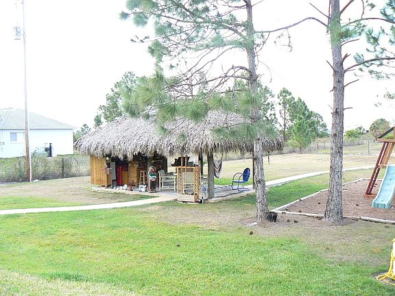 Tiki Hut with wet bar