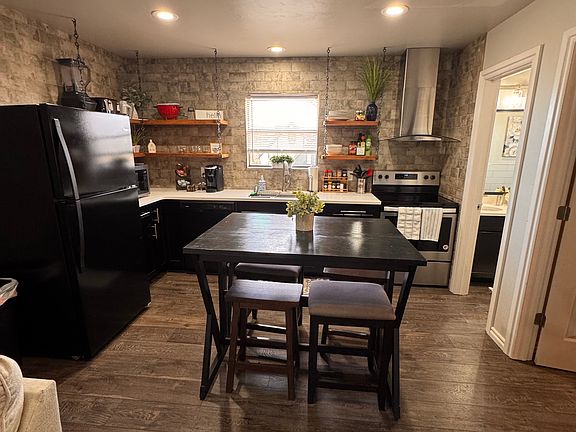 4th image of 1207 W Gore Blvd #17