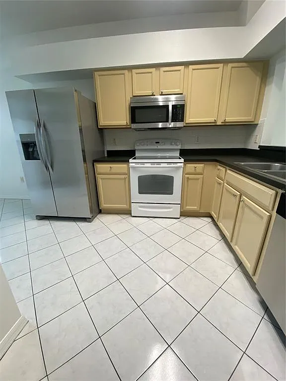3 bed, 2.0 bath, 1343 sqft, $1,995 — Photo 4