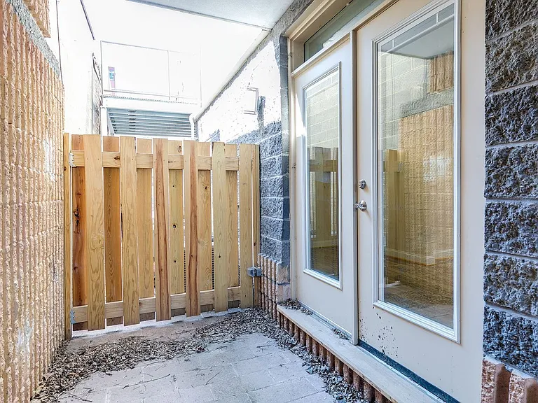 1710 E Franklin St — Photo 91