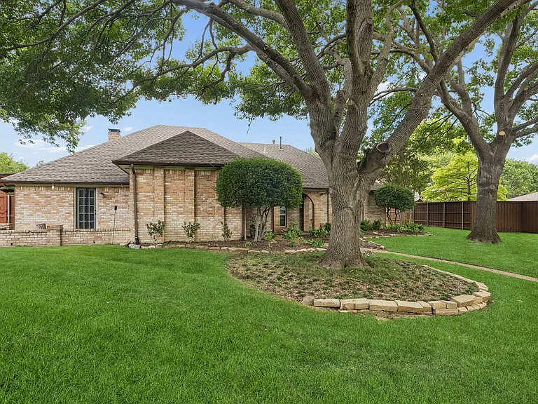 3805 Covinton Ln — Photo 3