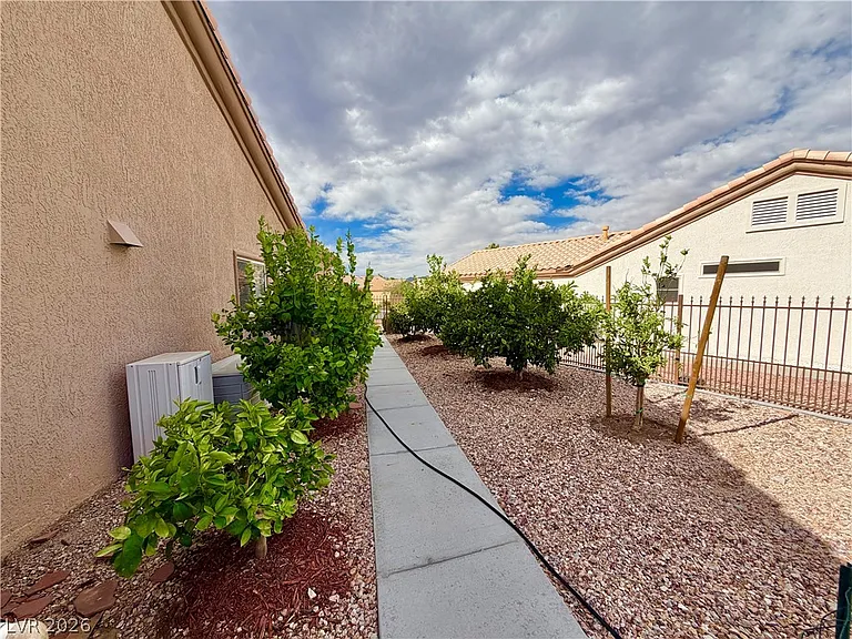 10541 Broom Hill Dr — Photo 27