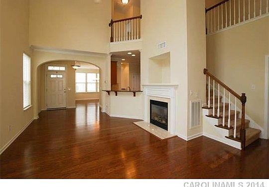3rd image of 1206 Crown Vista Dr