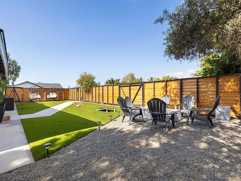 3945 Alta Loma Dr #B — Photo 35