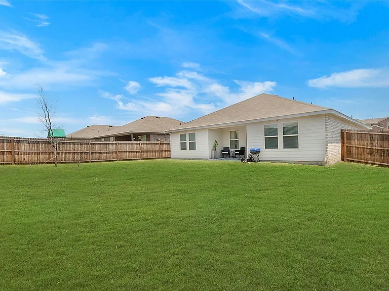 1404 Old Trail Rd — Photo 23