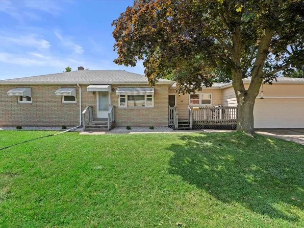910 15th Ave, South Milwaukee, WI 53172