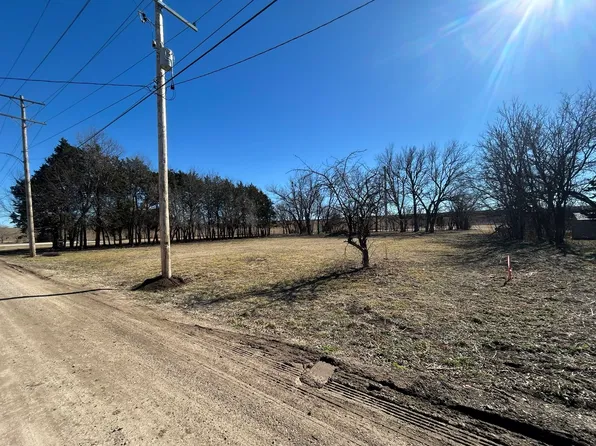 725 E Jackson Ave, Arkansas City, KS 67005