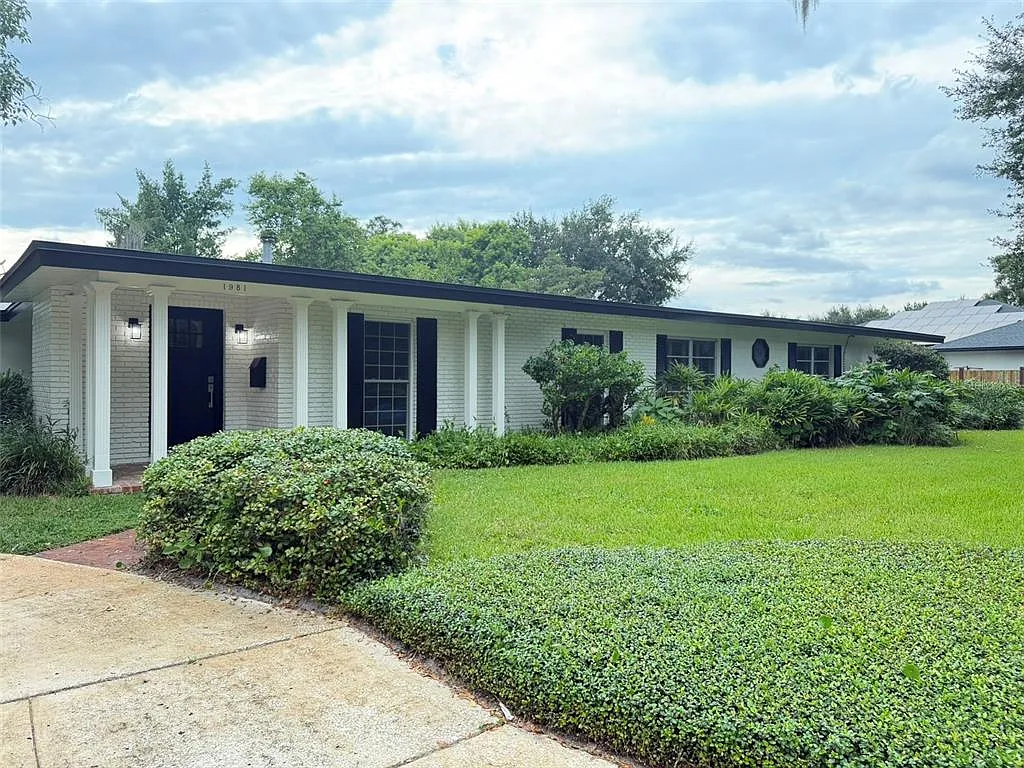 5 bed, 2.0 bath, 2750 sqft, $6,495 — Photo 1