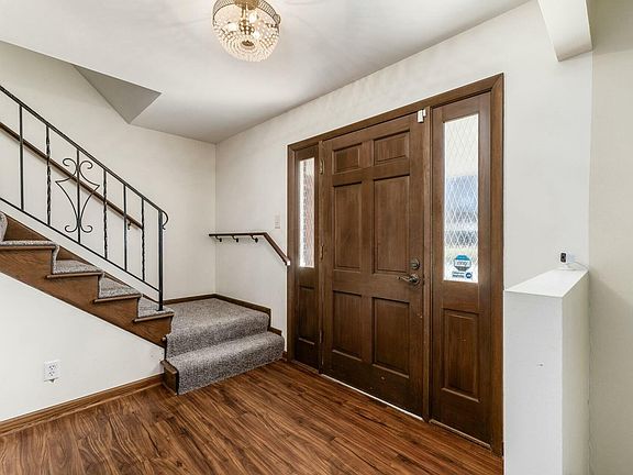 5th image of 711 Olde Orchard Ct