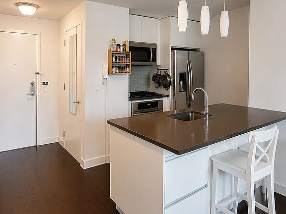 5th image of 306 Gold St APT 11D