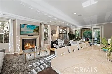 4 bed, 2315 sqft, $5,600 — Photo 3
