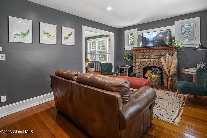 3rd image of 23 Hamilton Avenue