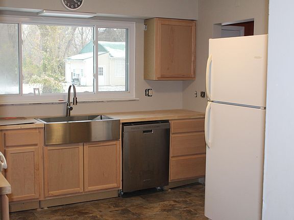 3rd image of 479 Hoover Ave