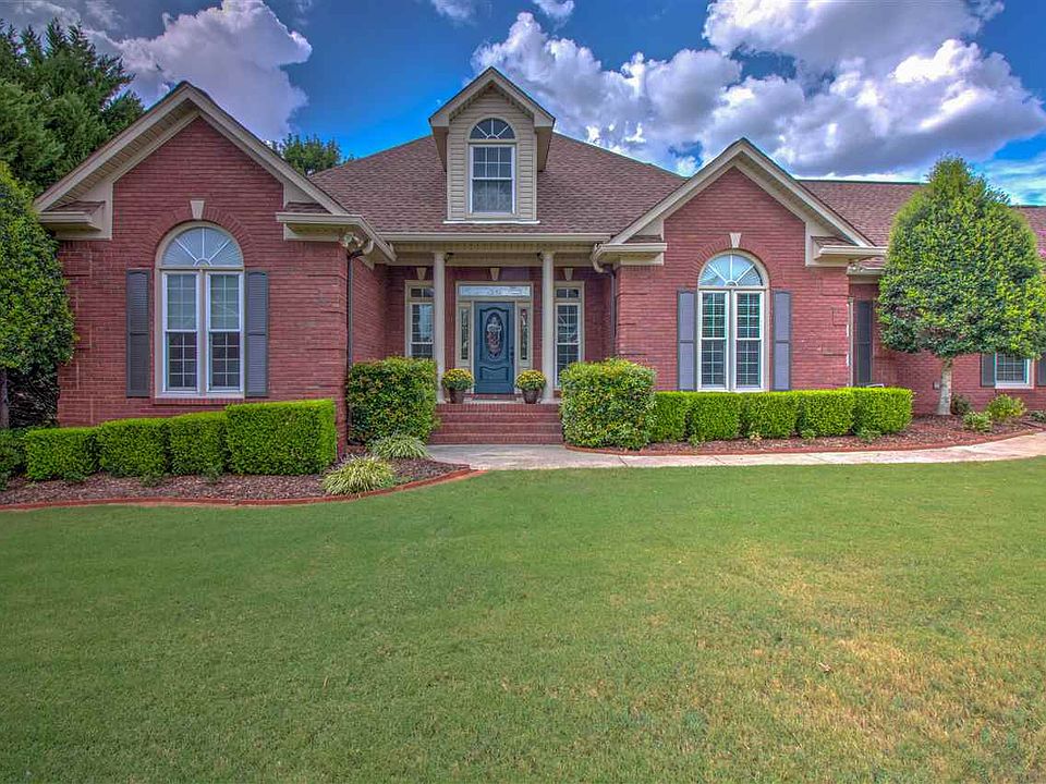 1st image of 105 Hidden Creek Dr