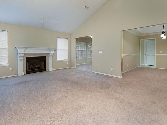 5th image of 11 Marlborough Dr