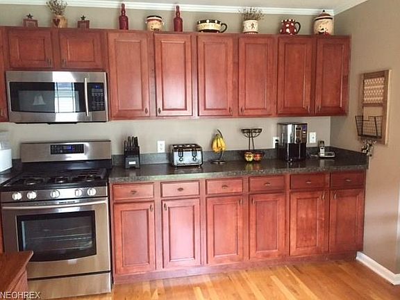 4th image of 1125 Grove Ln