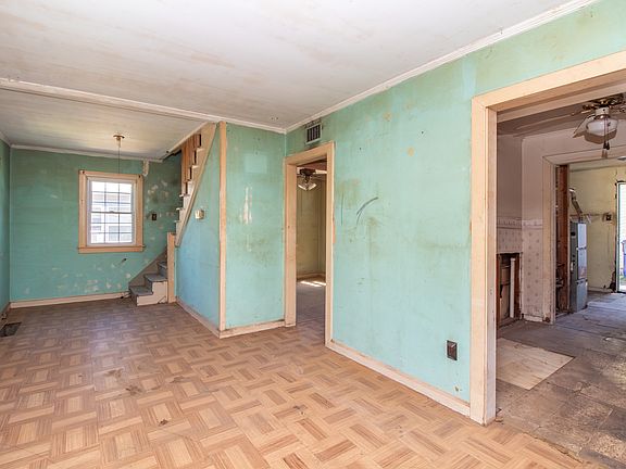 5th image of 313 Highmoor Dr