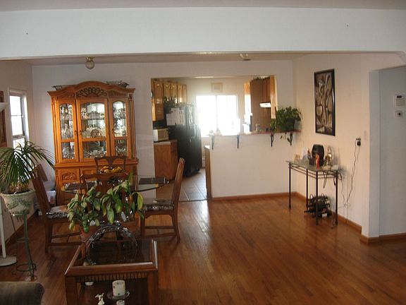 5th image of 2026 W 95th St