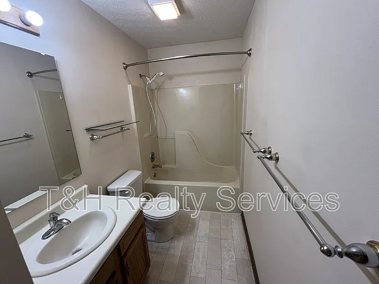 4 Village Pkwy — Photo 13
