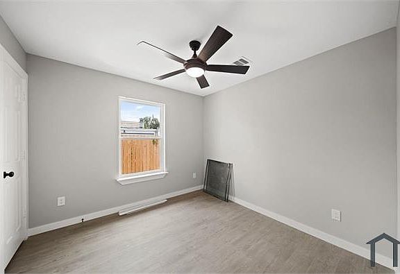 5th image of 7109 Avenue L #A