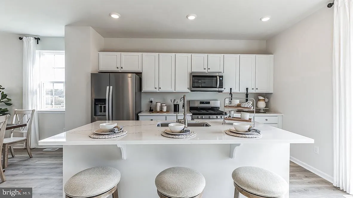 3 bed, 2.5 bath, 1969 sqft, $3,200 — Photo 4