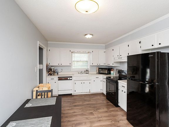 5th image of 213 Knollwood Dr
