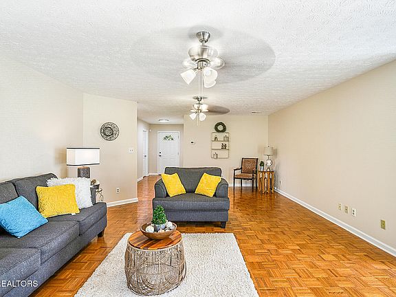 4th image of 4419 Hartland Ln